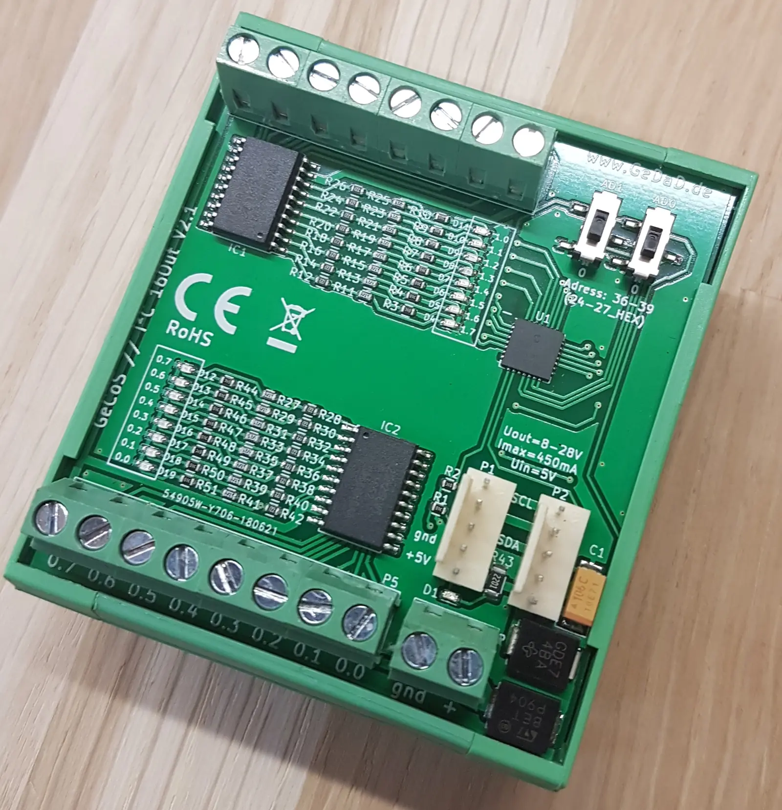 Foto des GeCoS I2C_16out V2 im Hutschienengehäuse