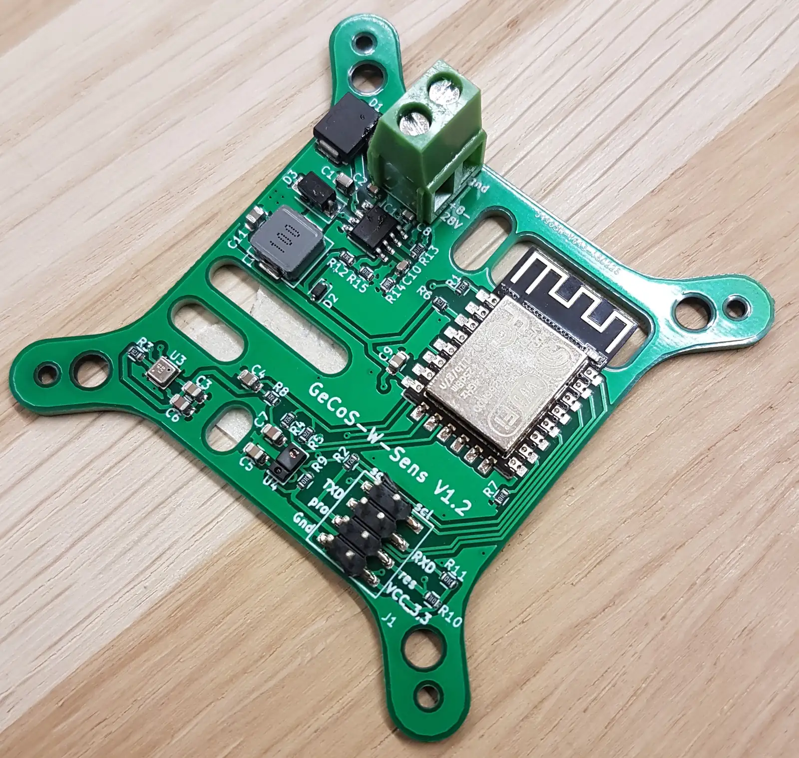 Foto der GeCoS-W-Sens Platine V1.2 mit ESP8266 und Sensorbestückung